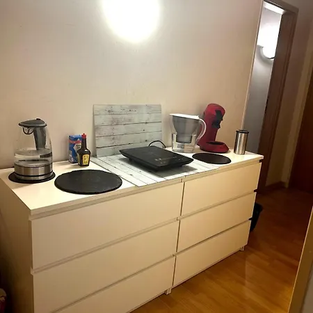 , Ruhig Gute Messe Anbindung,parkplaetze & Top- Oeffentliche Verkehrsmittel Zur Und Messe Apartment Dusseldorf
