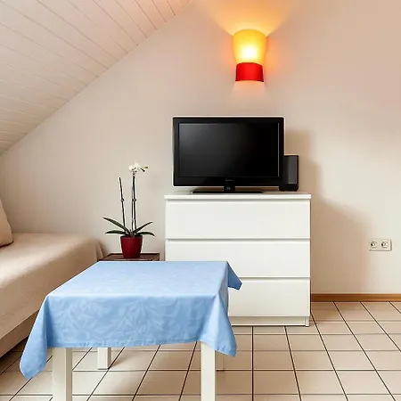 Apartment , Ruhig Gute Messe Anbindung,parkplaetze & Top- Oeffentliche Verkehrsmittel Zur Und Messe