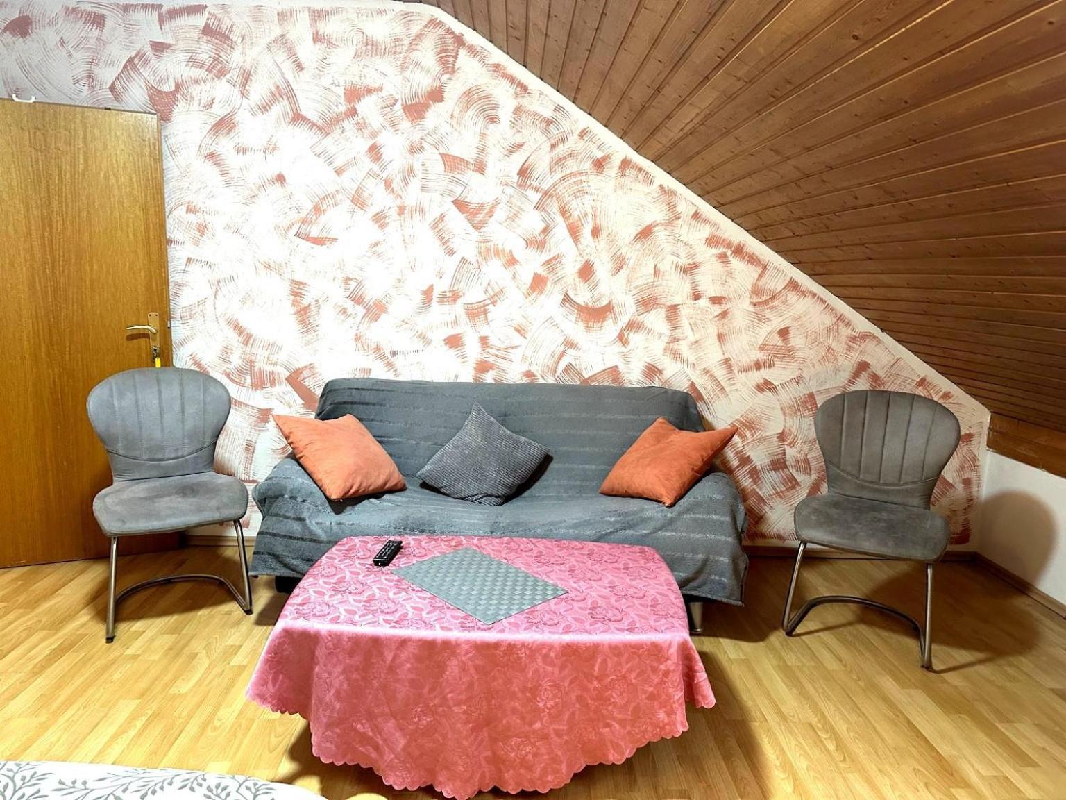 Ruhige Unterkunft, Parkplätze&top- Anbindung Zur City&messe Apartment