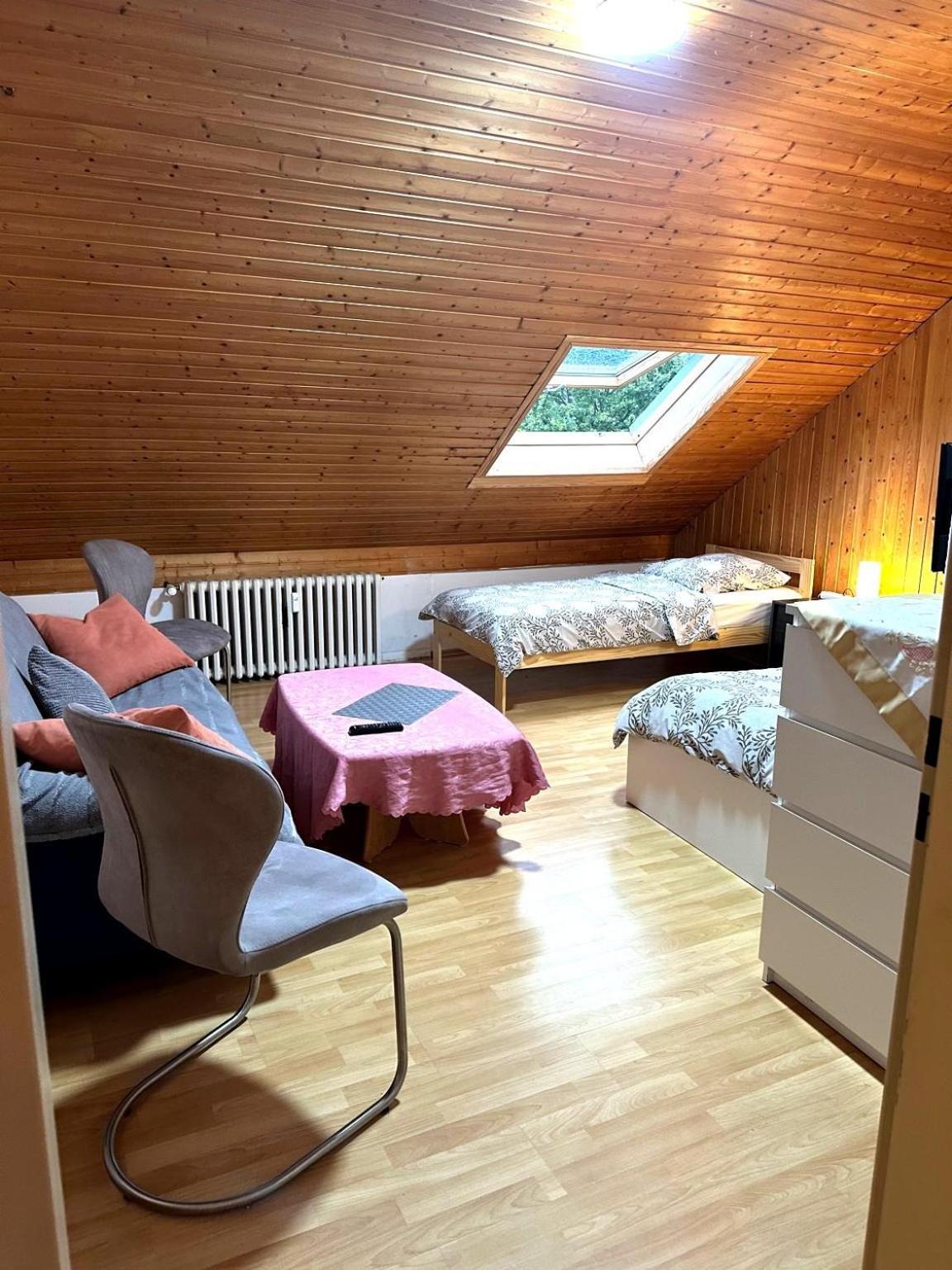 Ruhige Unterkunft, Parkplätze&top- Anbindung Zur City&messe Apartment